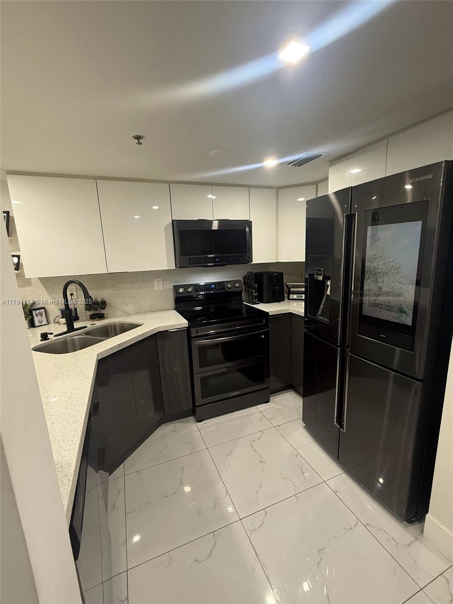 55 E 4th St 204