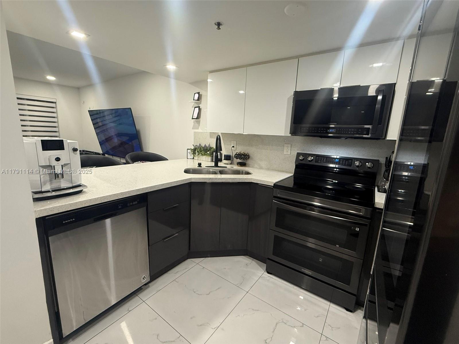 55 E 4th St 204