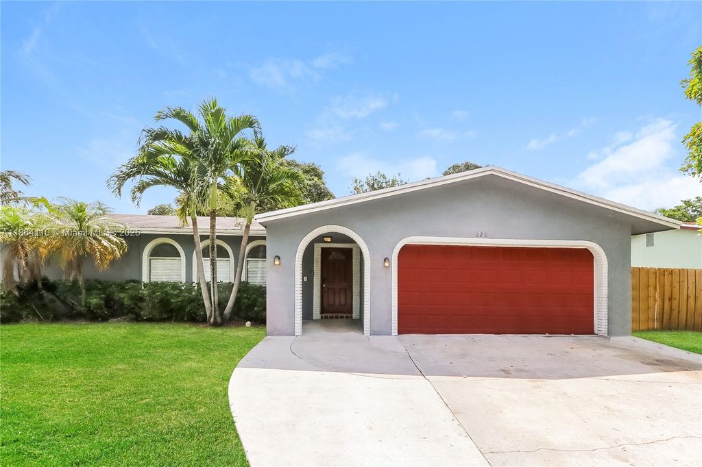 Photo of 628 SW 18th Ave, Boca Raton, FL 33486 (MLS # A11864110)