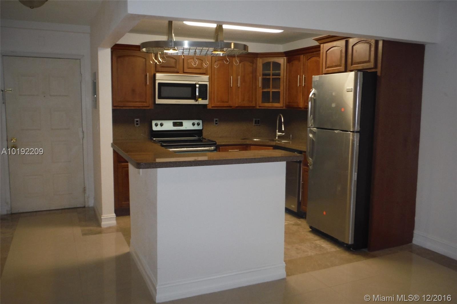 GOURGEOUS & SPACIOUS 1bed/1bath\1Assign Parking Space Condo. Completely Renovated. Granite Kitchen Wood Cabinet, Marbel Floors, Balcony w/Fan, Beautiful Bathroom, Enourmous Closet. Fans & lights on Living room & Bedroom. Beautiful & Spacious Elevators. Electricity INCLUDED!!! Amenities: Clubhouse, Pool, Gym (6am-12pm) & Tennis Court. So get your documents ready to send it with the offer. NO PETS, not even if they speak several languages or little tiny ones. Call me NOW!!!