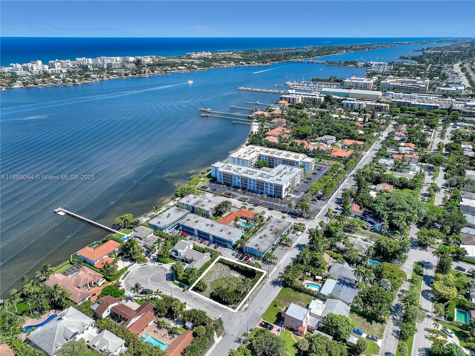 LAKESIDE PALMS - Residential