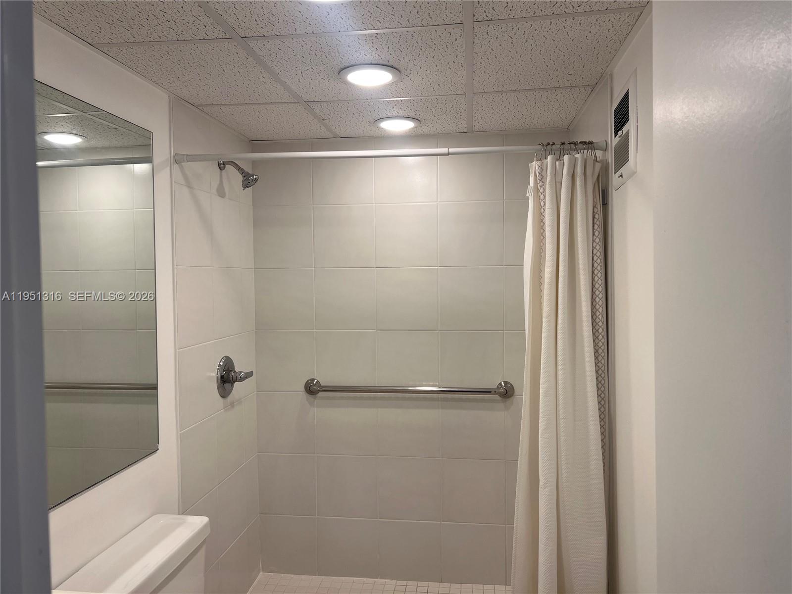 LAUDERDALE OAKS CONDO II - Residential