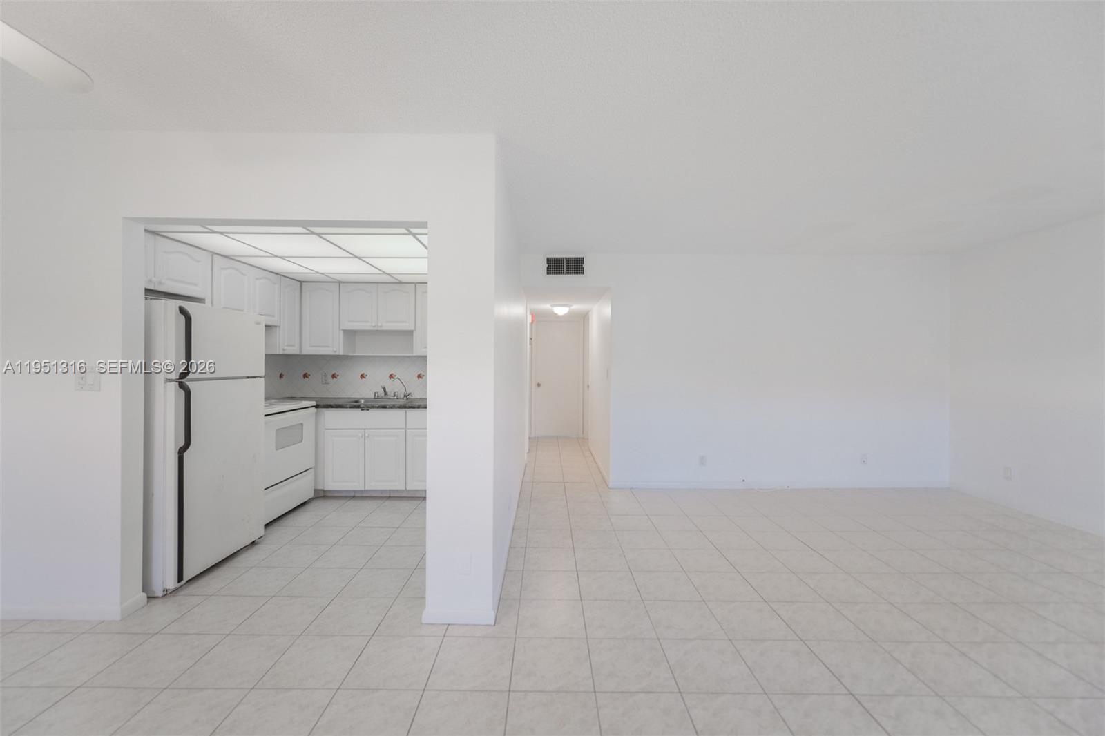 LAUDERDALE OAKS CONDO II - Residential