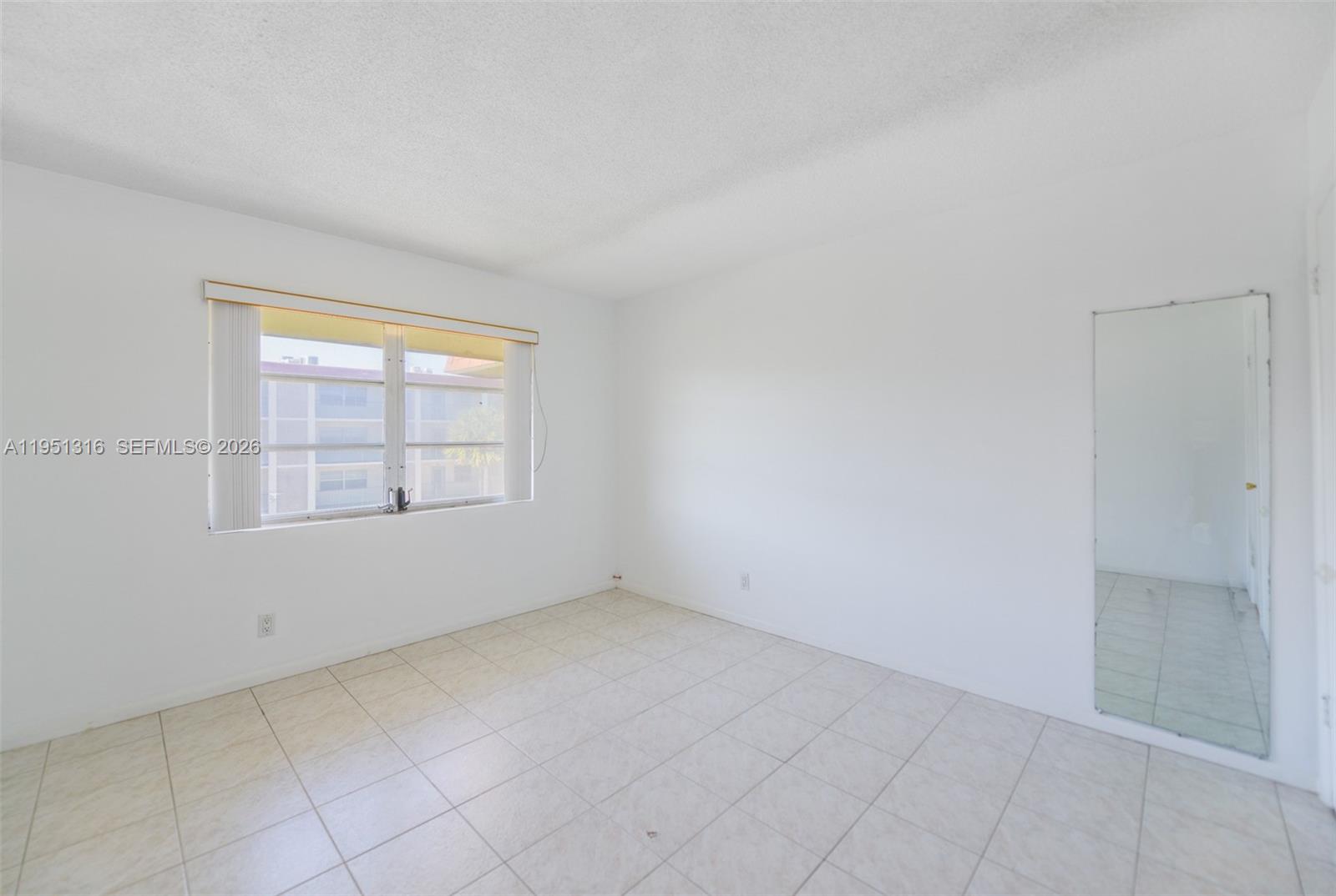 LAUDERDALE OAKS CONDO II - Residential