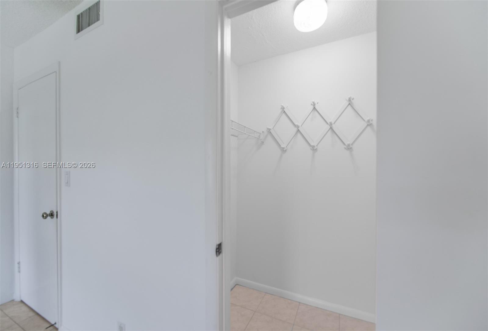 LAUDERDALE OAKS CONDO II - Residential