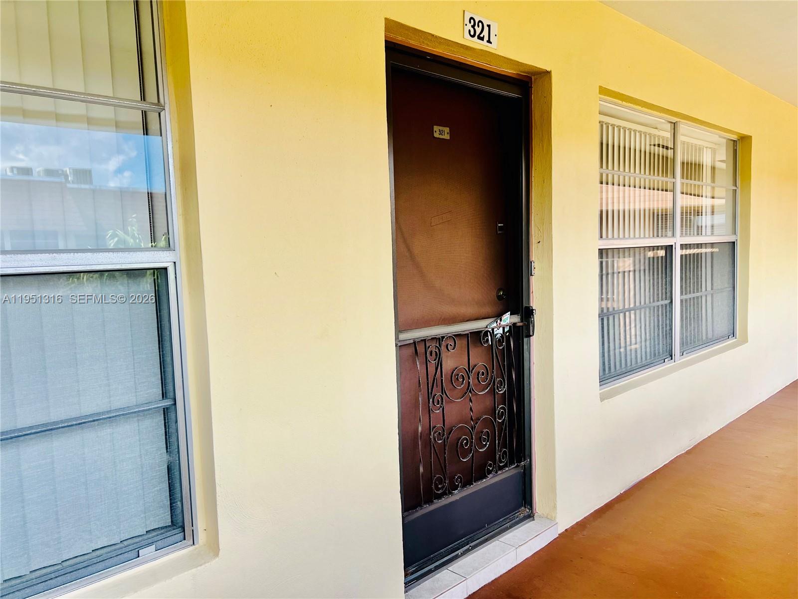 LAUDERDALE OAKS CONDO II - Residential