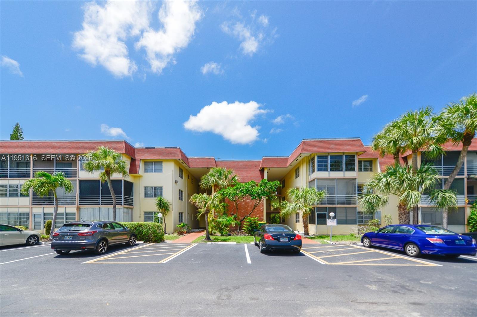 LAUDERDALE OAKS CONDO II - Residential