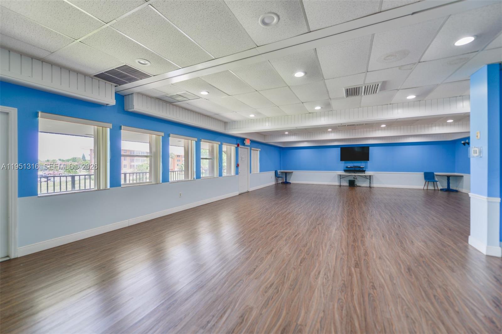 LAUDERDALE OAKS CONDO II - Residential