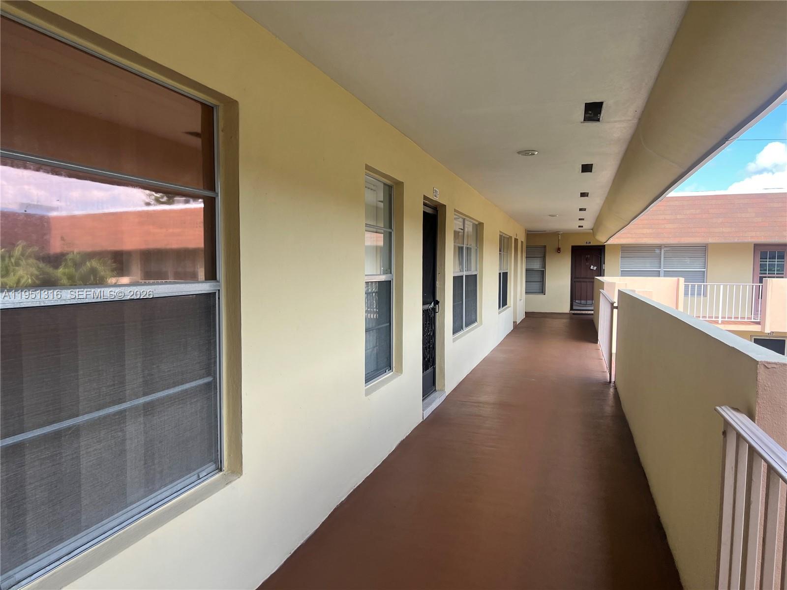 LAUDERDALE OAKS CONDO II - Residential