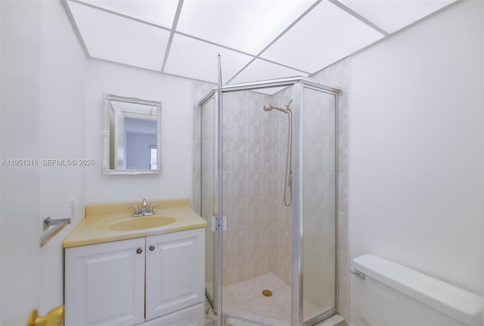 LAUDERDALE OAKS CONDO II - Residential