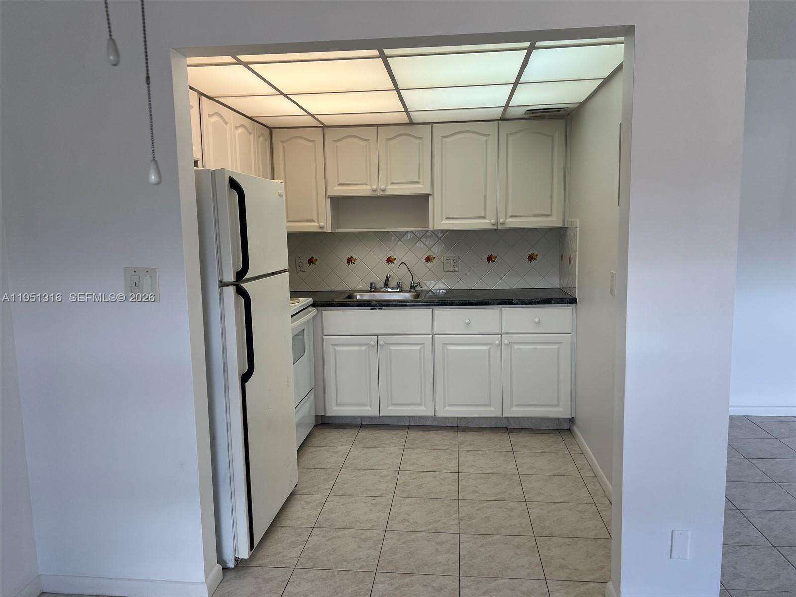 LAUDERDALE OAKS CONDO II - Residential