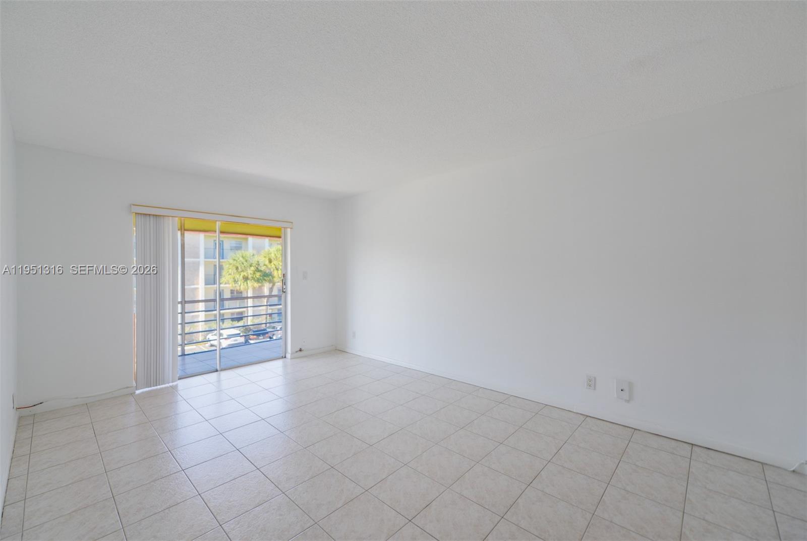 LAUDERDALE OAKS CONDO II - Residential