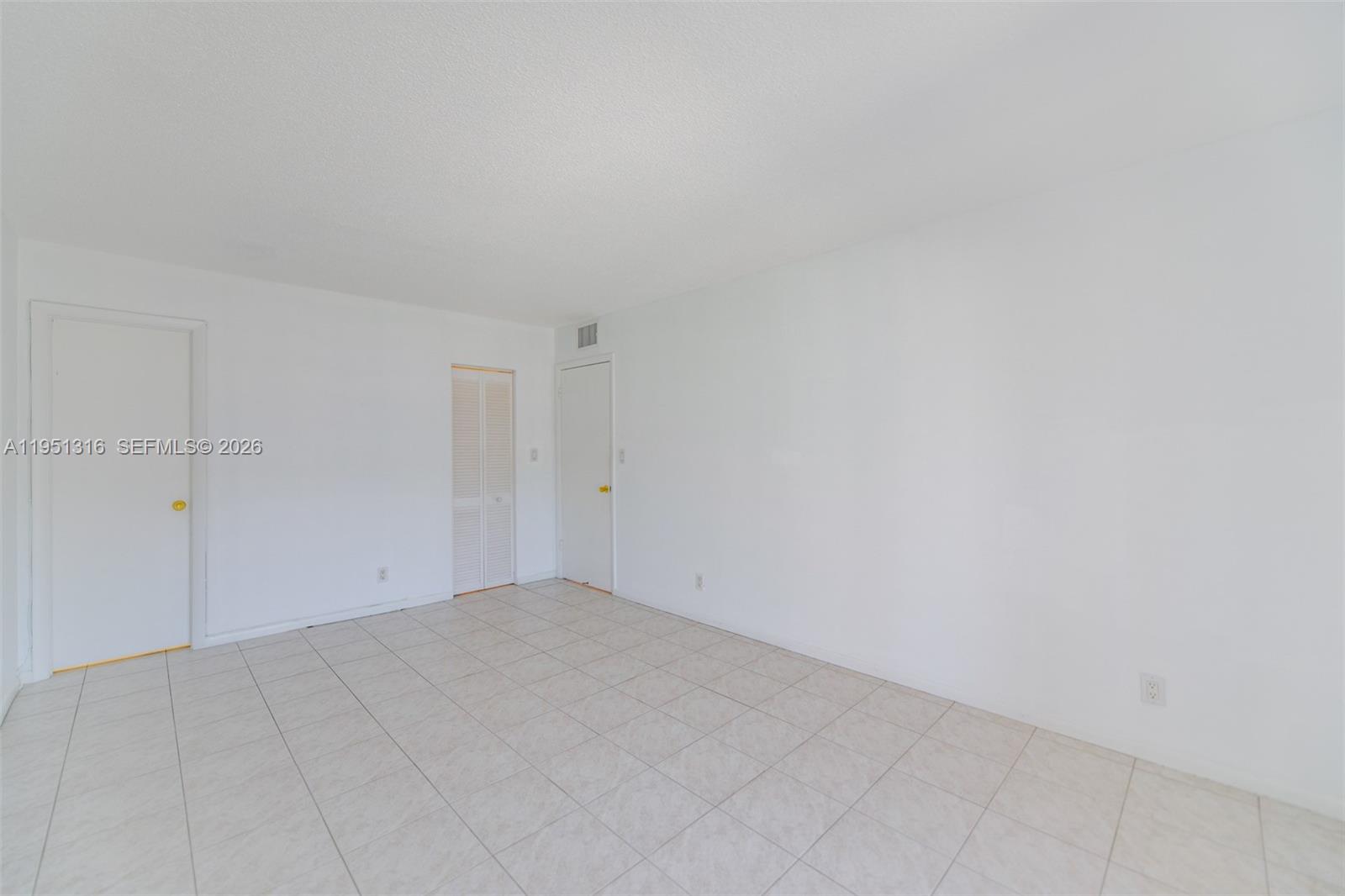 LAUDERDALE OAKS CONDO II - Residential