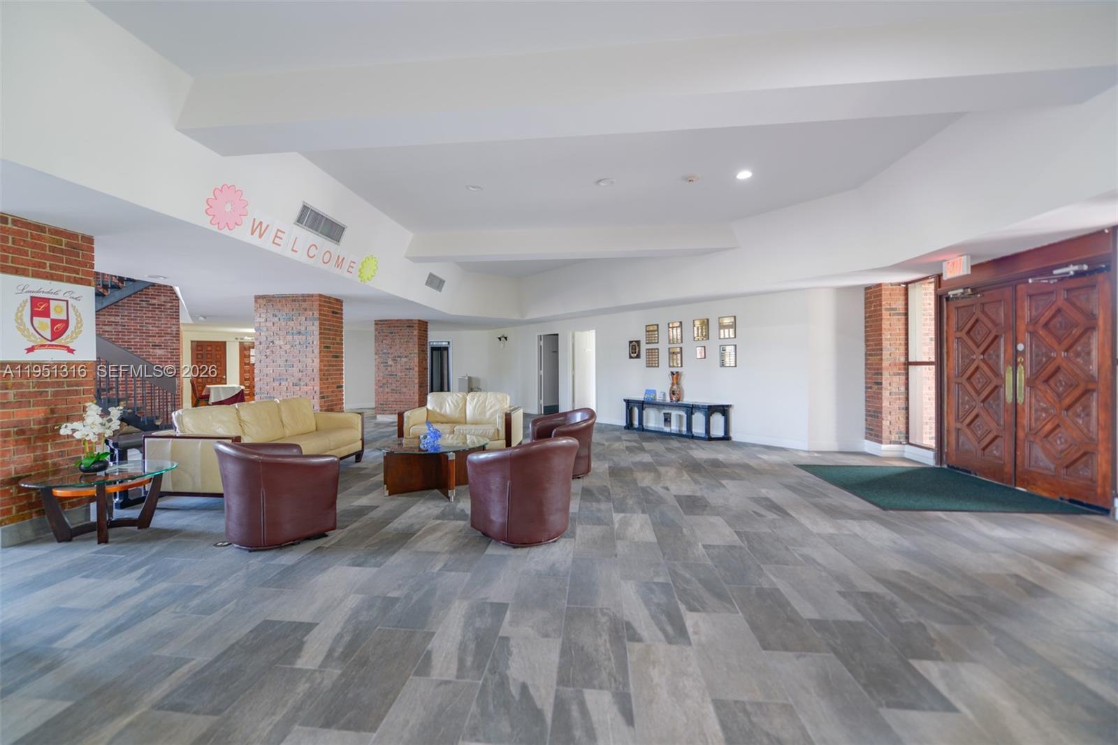 LAUDERDALE OAKS CONDO II - Residential