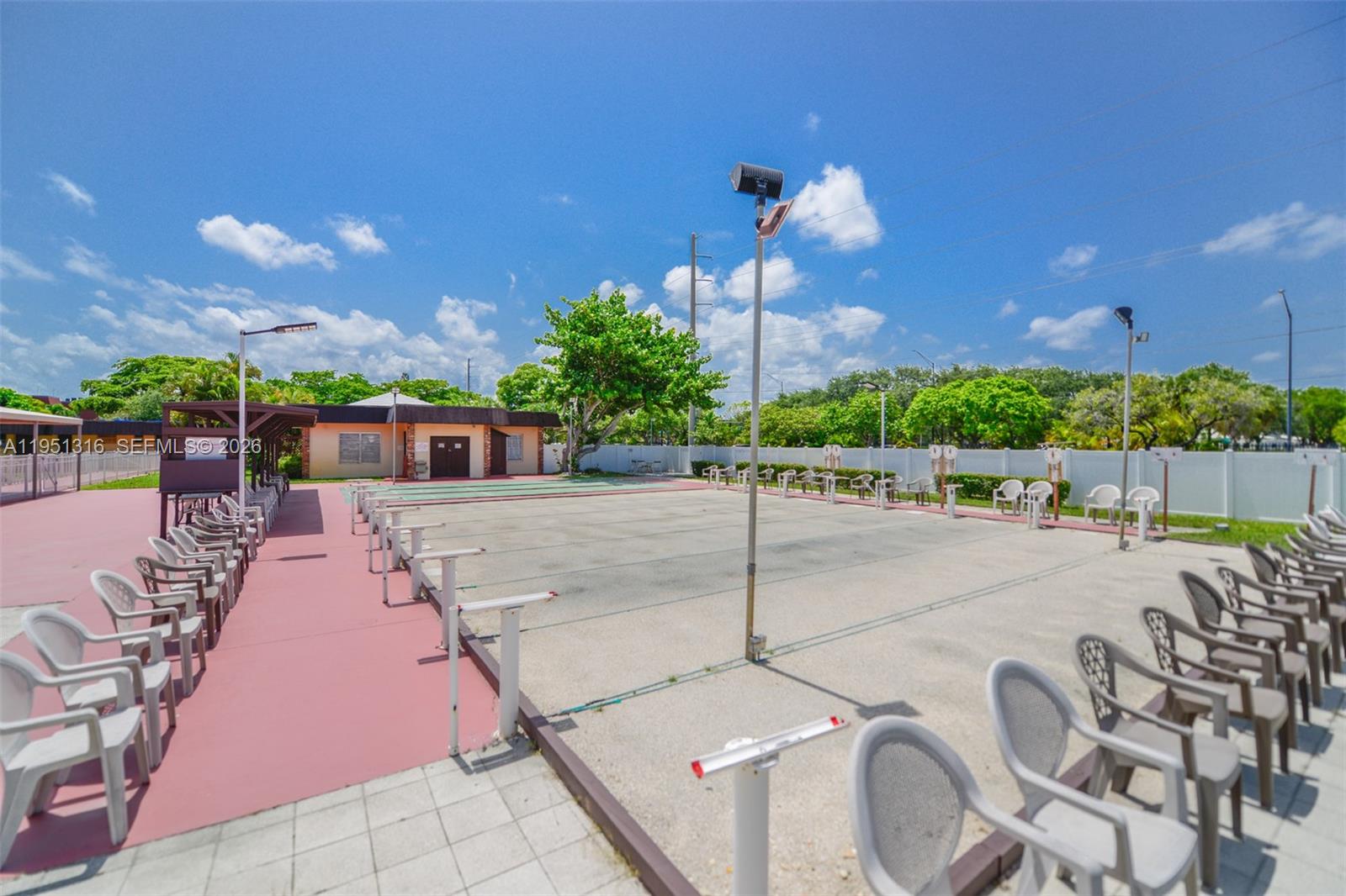 LAUDERDALE OAKS CONDO II - Residential