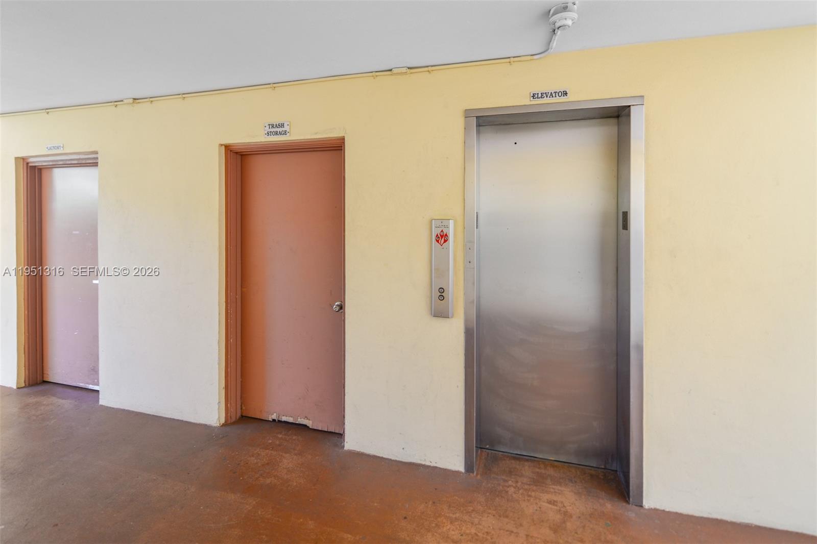 LAUDERDALE OAKS CONDO II - Residential