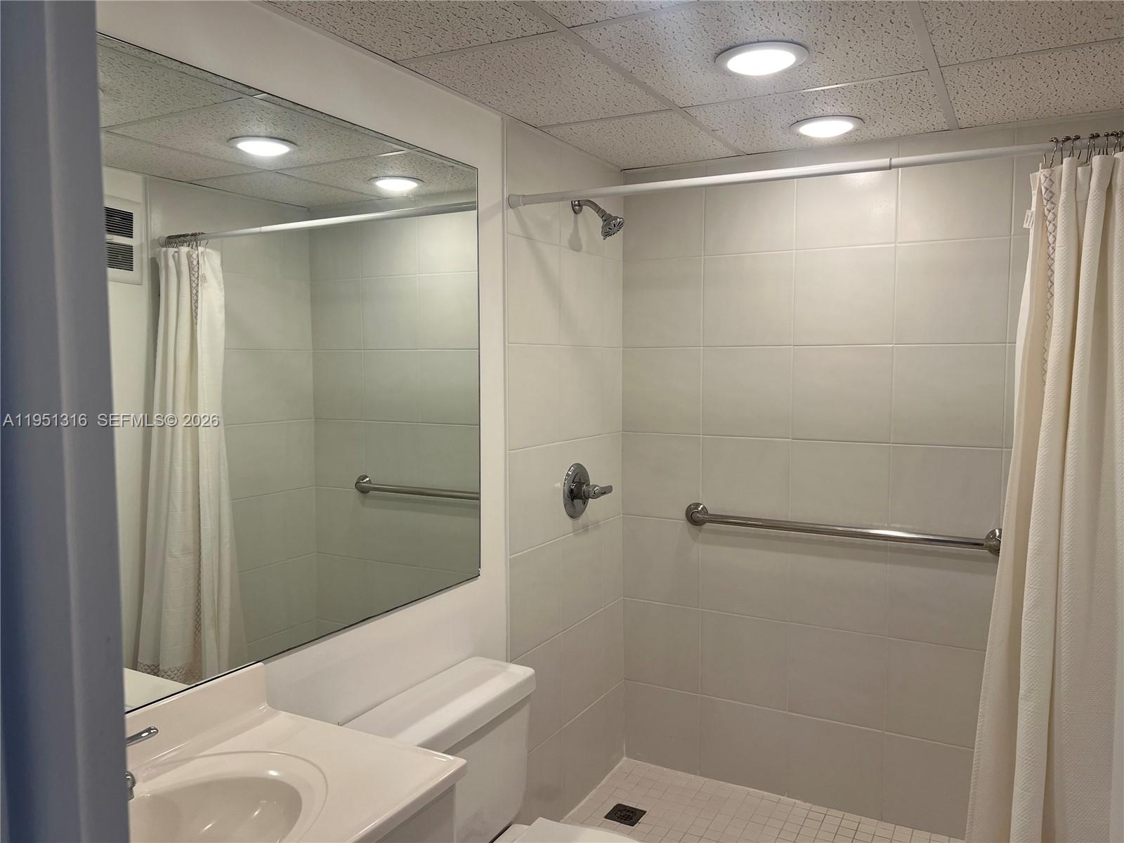 LAUDERDALE OAKS CONDO II - Residential