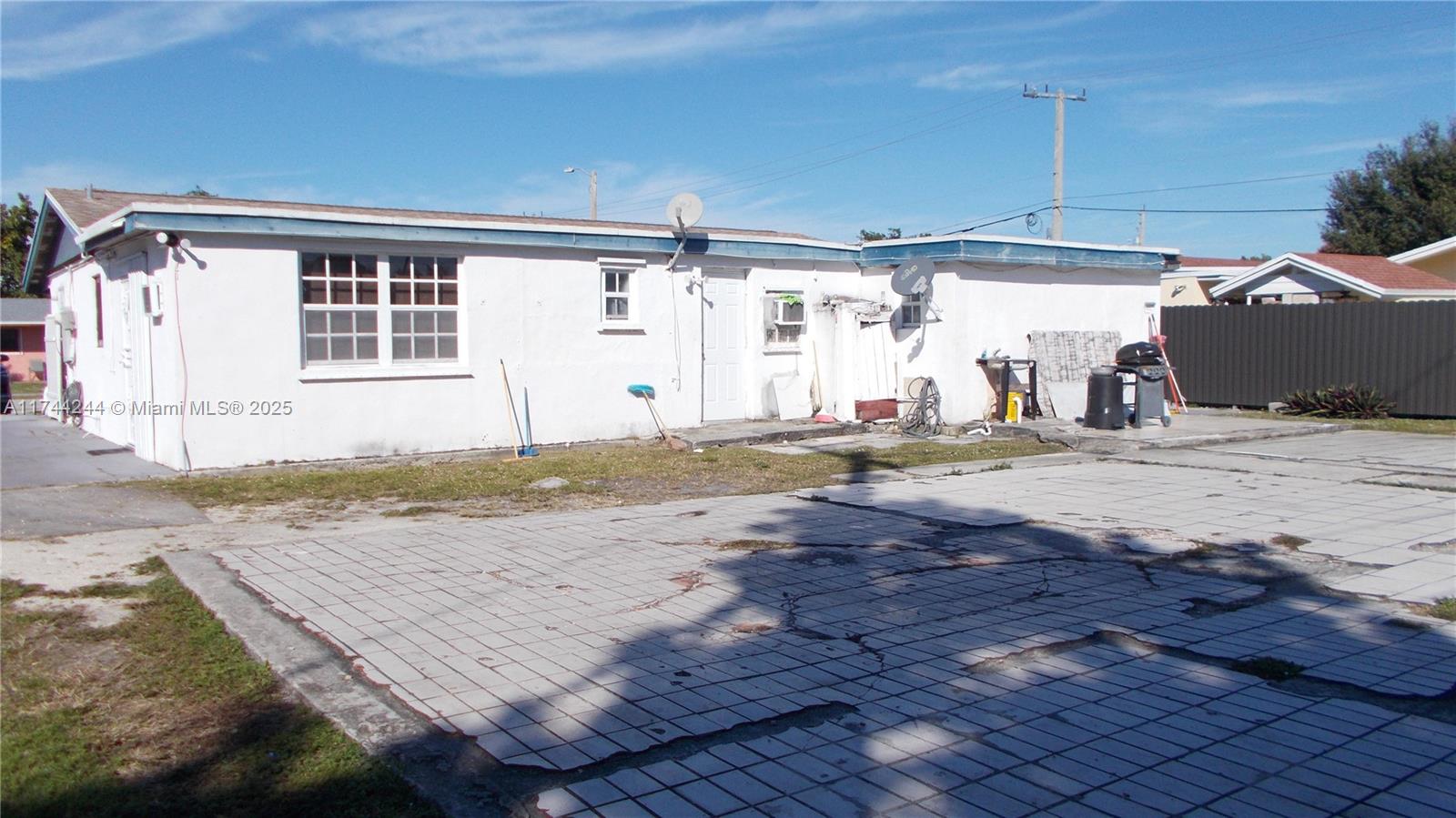 Property for Sale at 3224 Nw 181st St, Miami Gardens, Broward County, Florida - Bedrooms: 5 
Bathrooms: 3  - $400,000