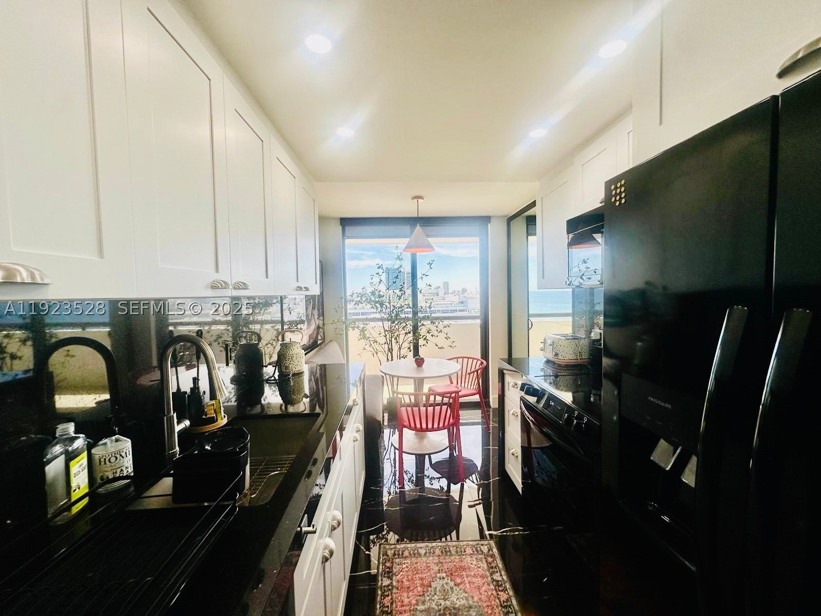 2555 Collins Ave PH114