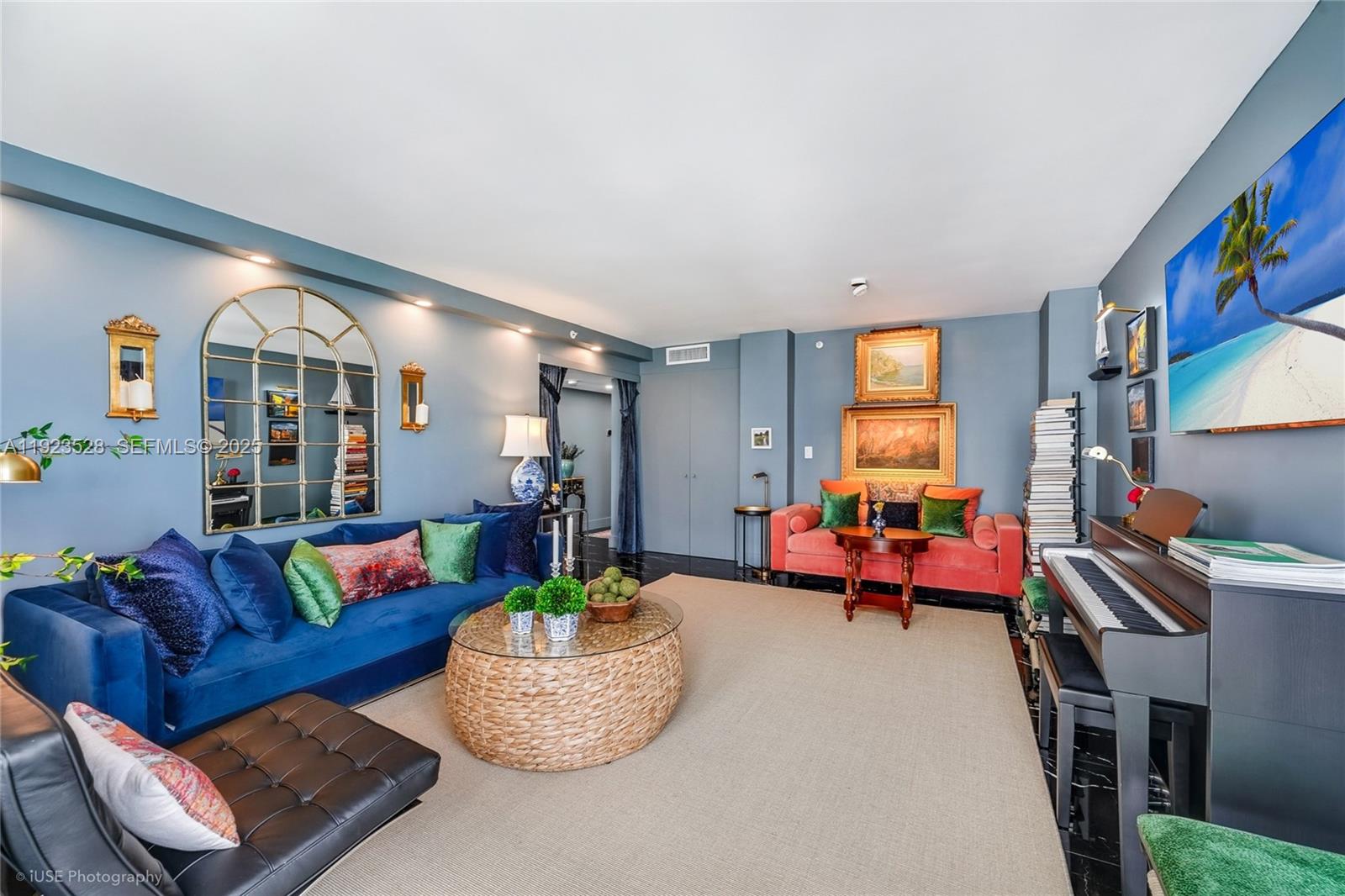 2555 Collins Ave PH114