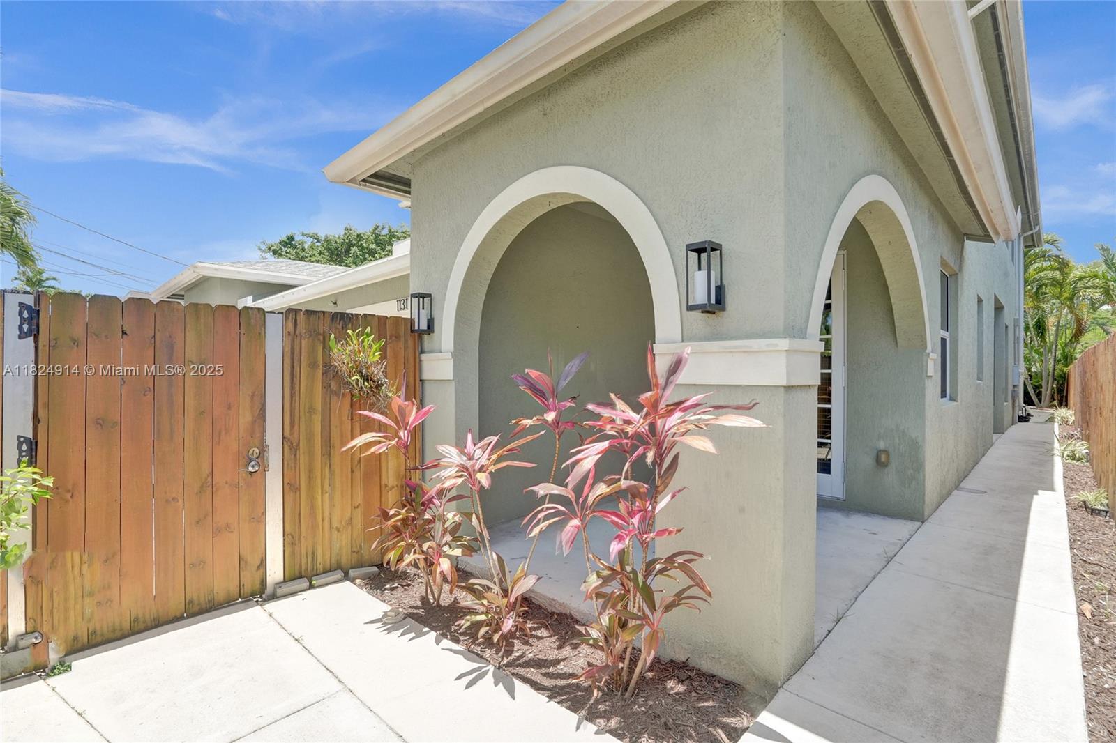 1131 NE 3rd Ave 1131