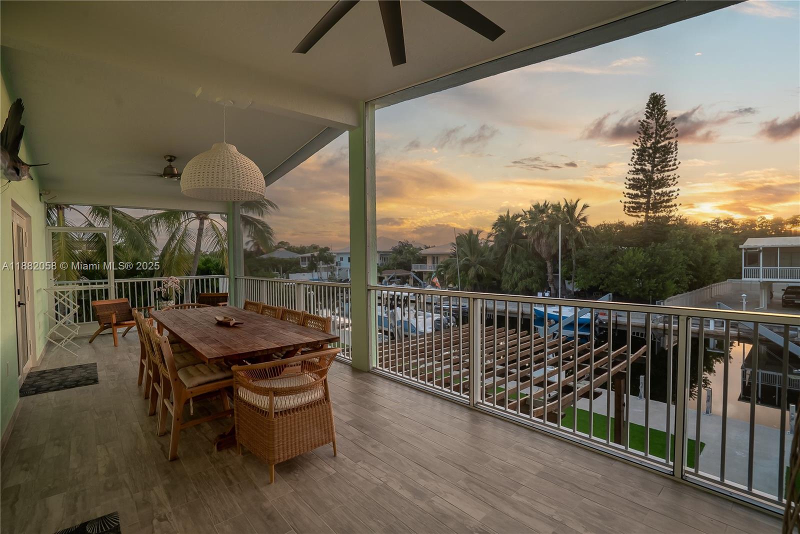 TWIN LAKES - Residential