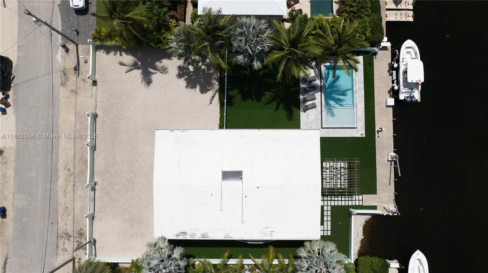 TWIN LAKES - Residential