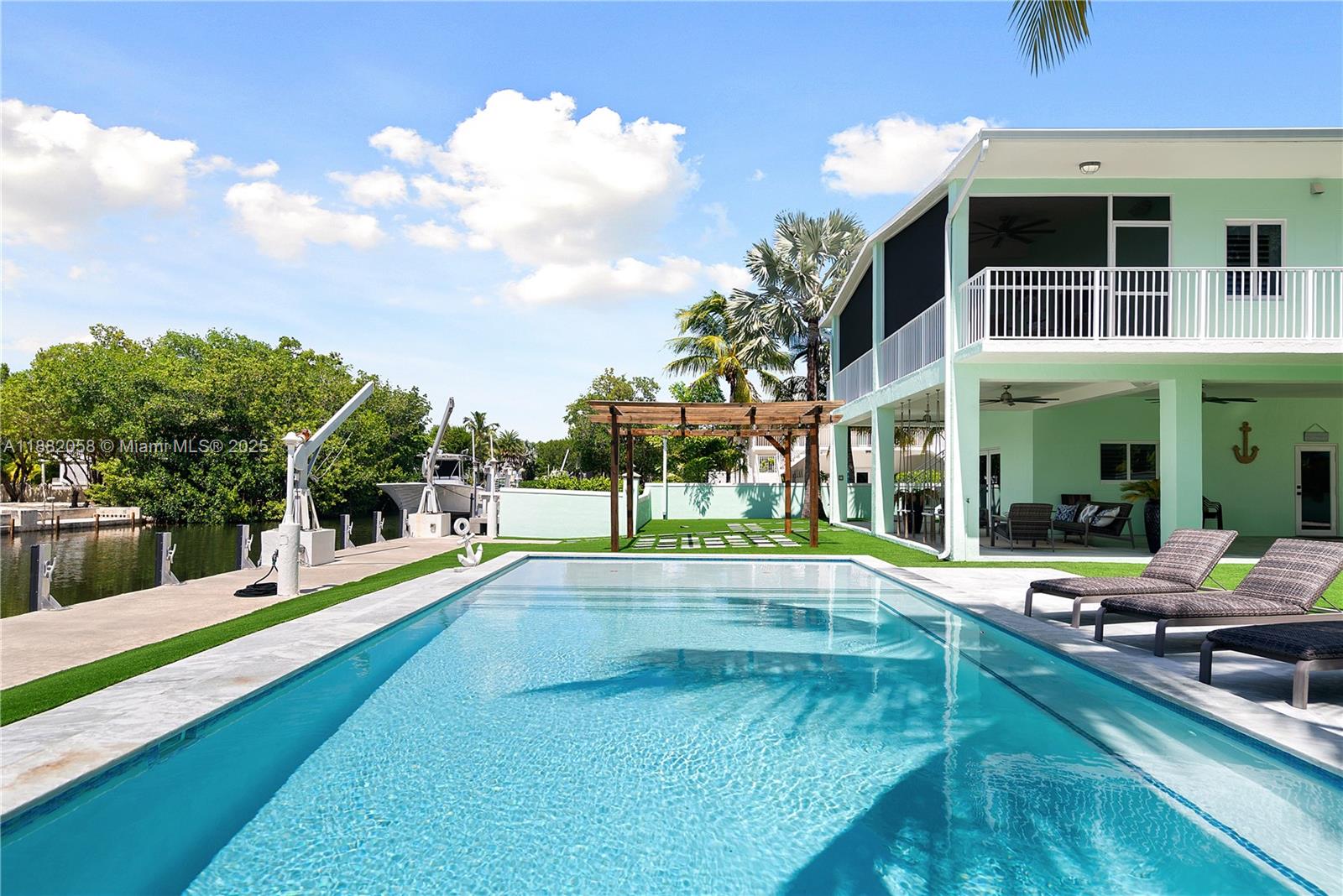 TWIN LAKES - Residential