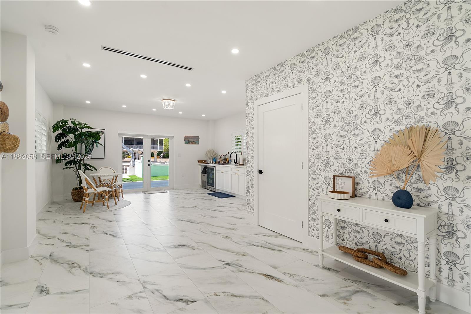 TWIN LAKES - Residential