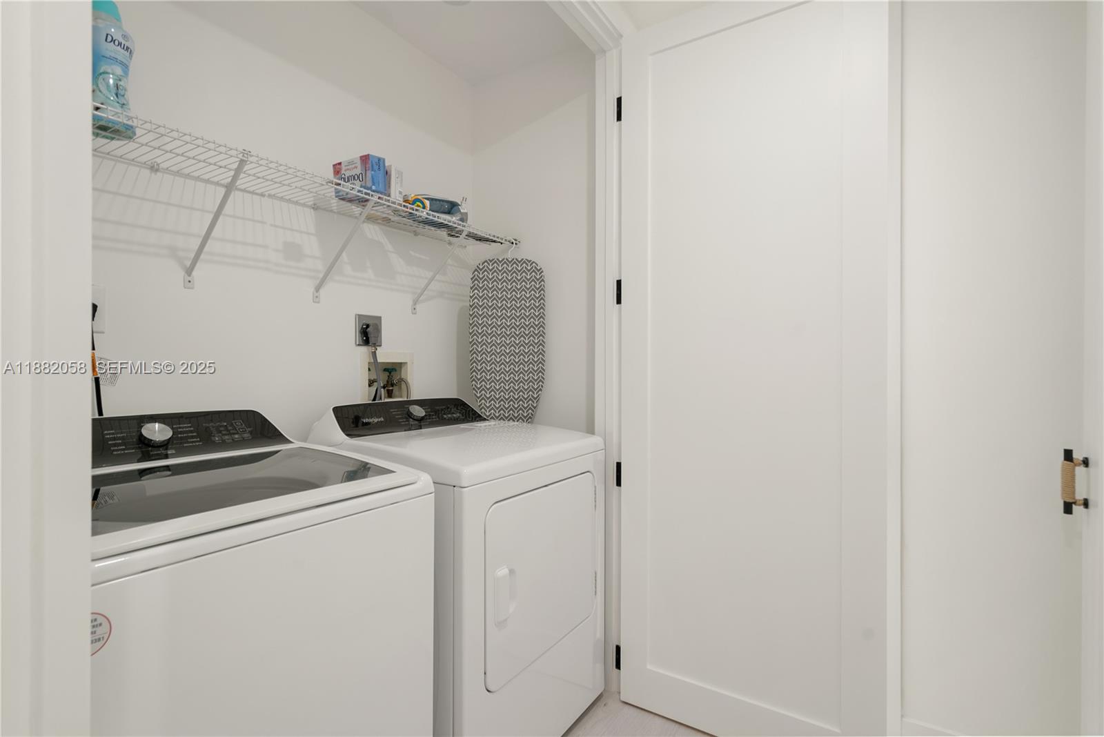 TWIN LAKES - Residential