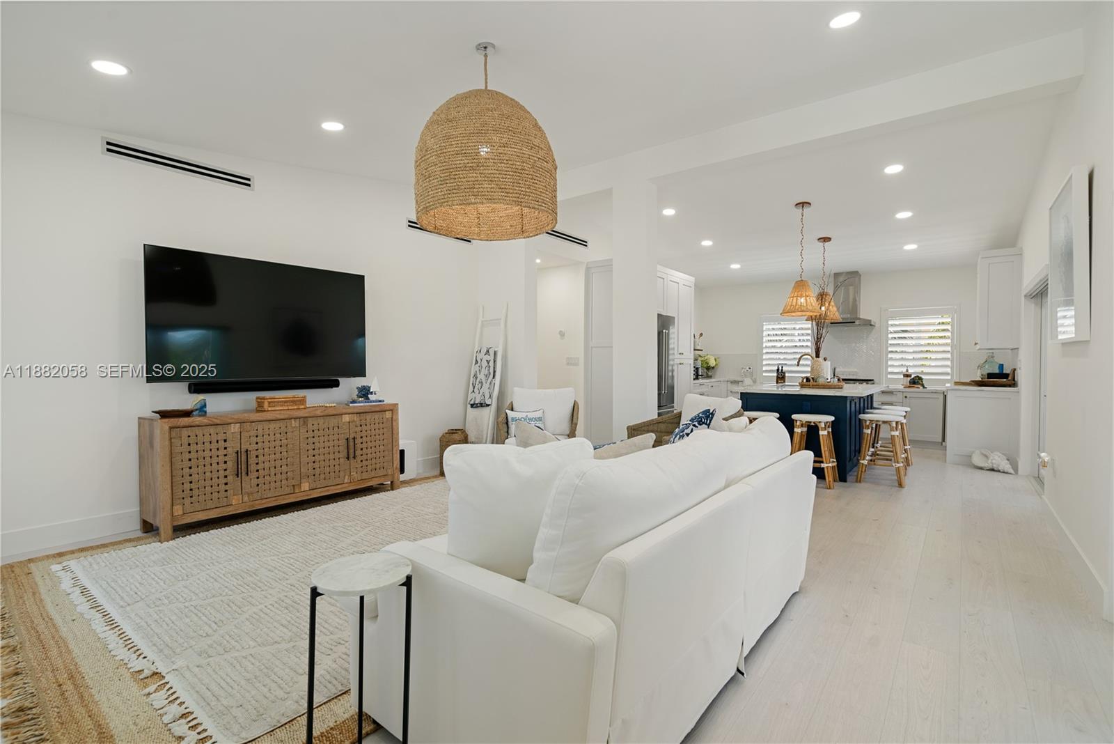 TWIN LAKES - Residential