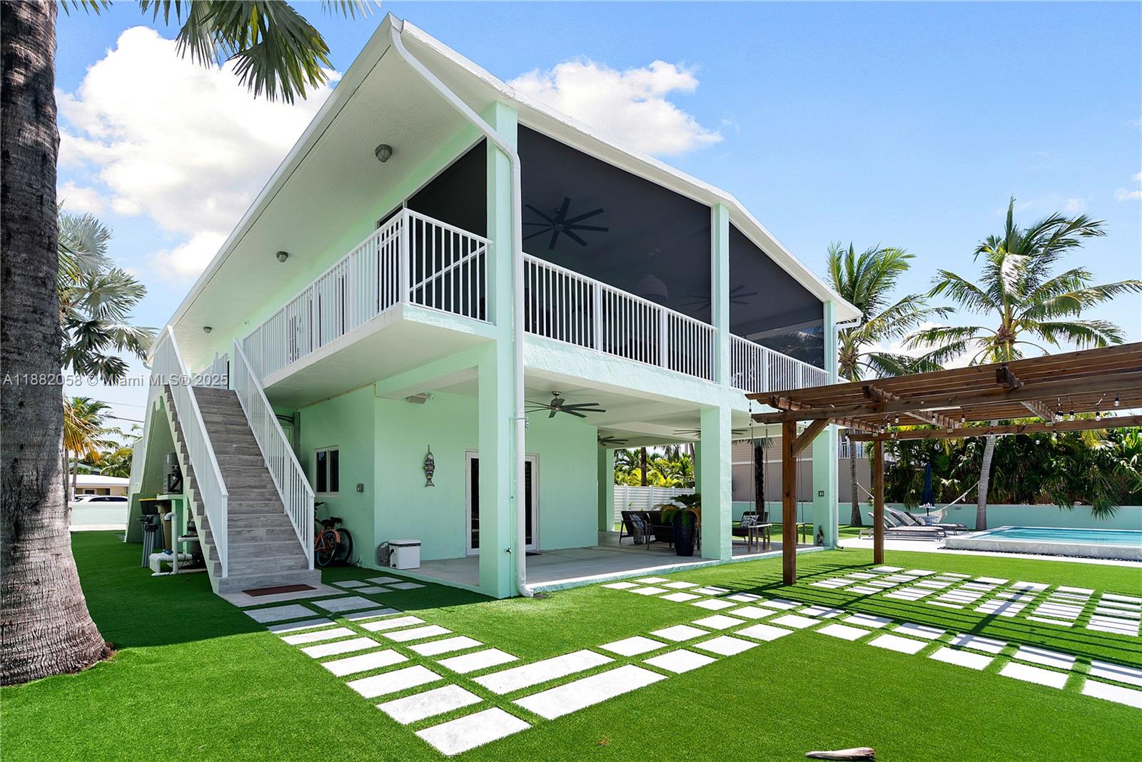 TWIN LAKES - Residential