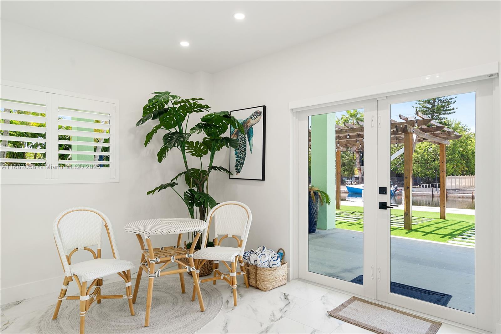 TWIN LAKES - Residential