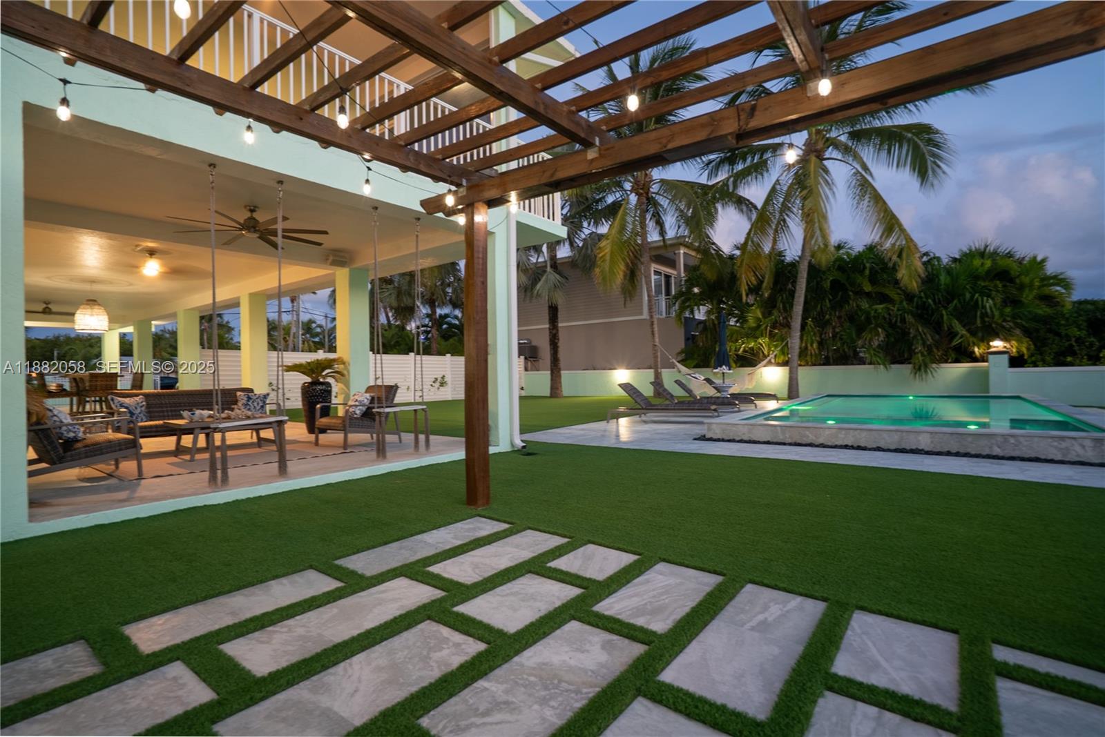 TWIN LAKES - Residential