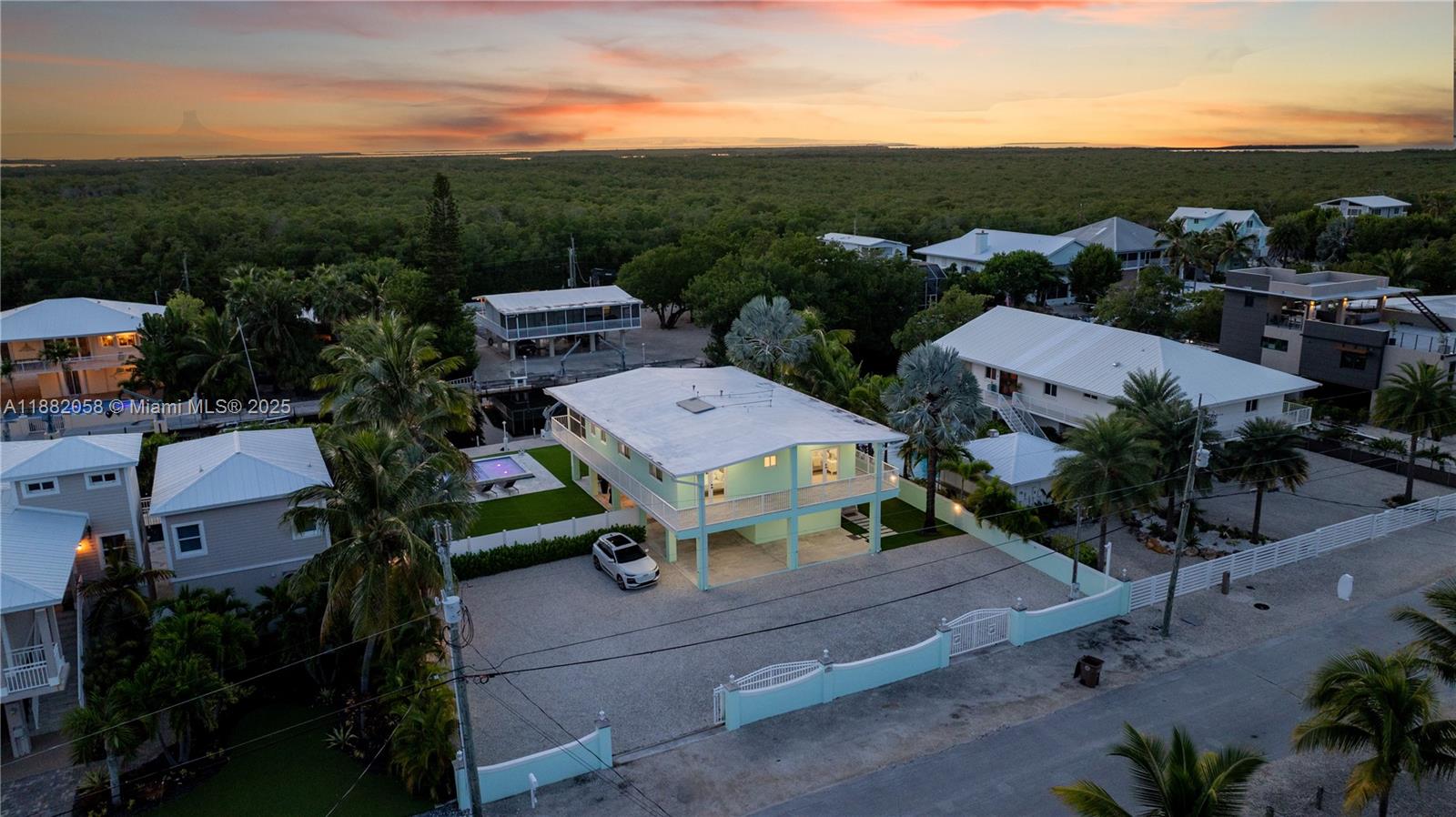 TWIN LAKES - Residential