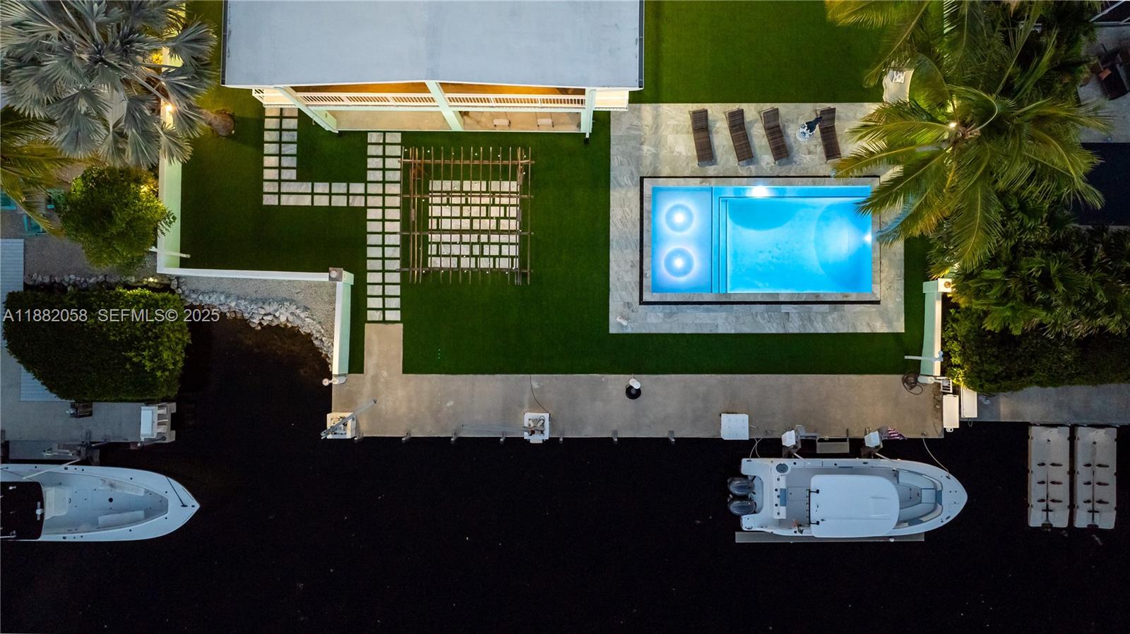 TWIN LAKES - Residential