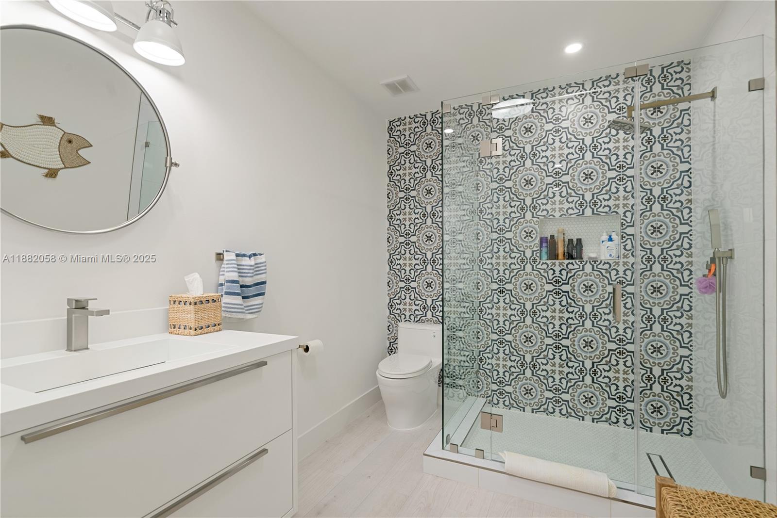 TWIN LAKES - Residential