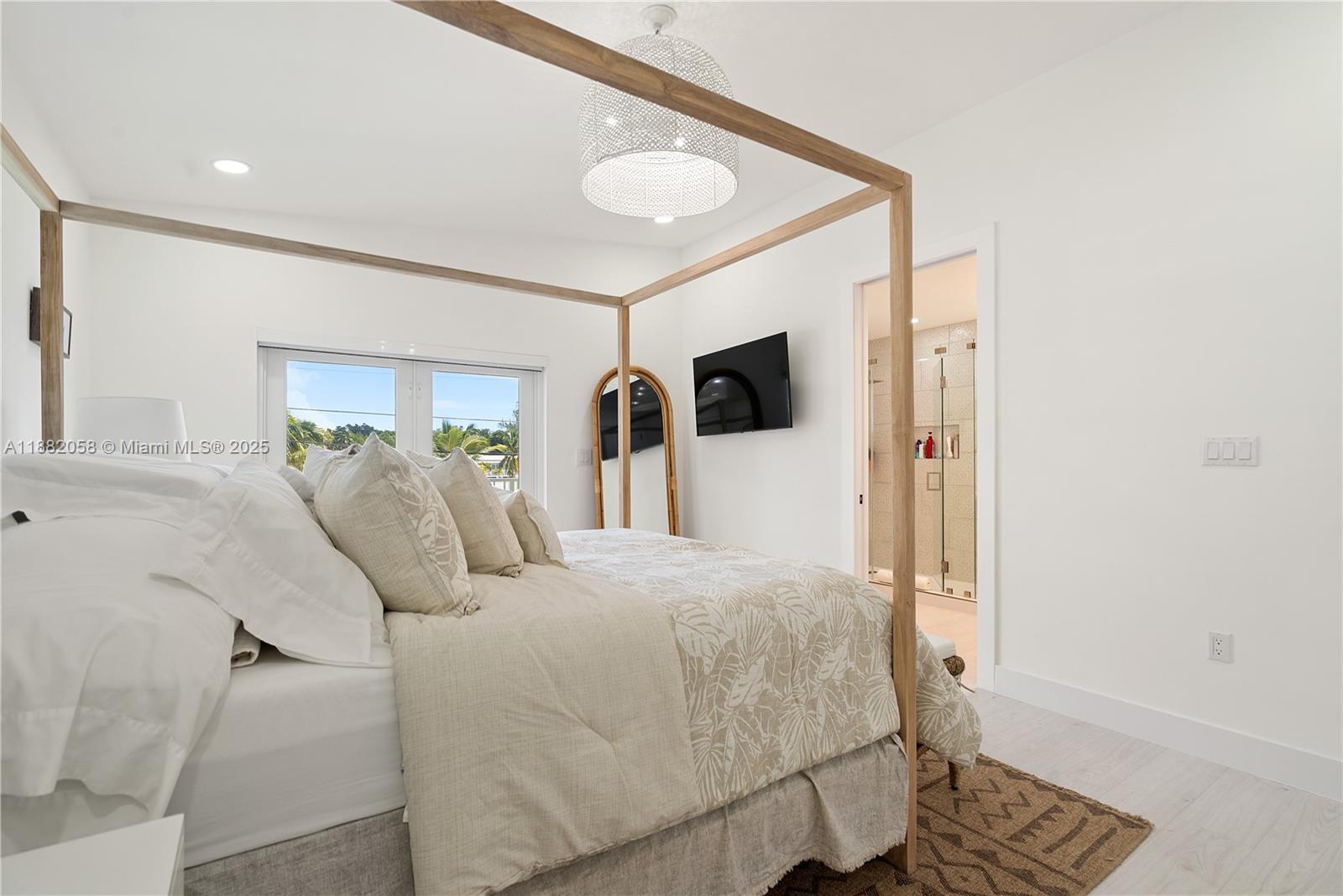 TWIN LAKES - Residential