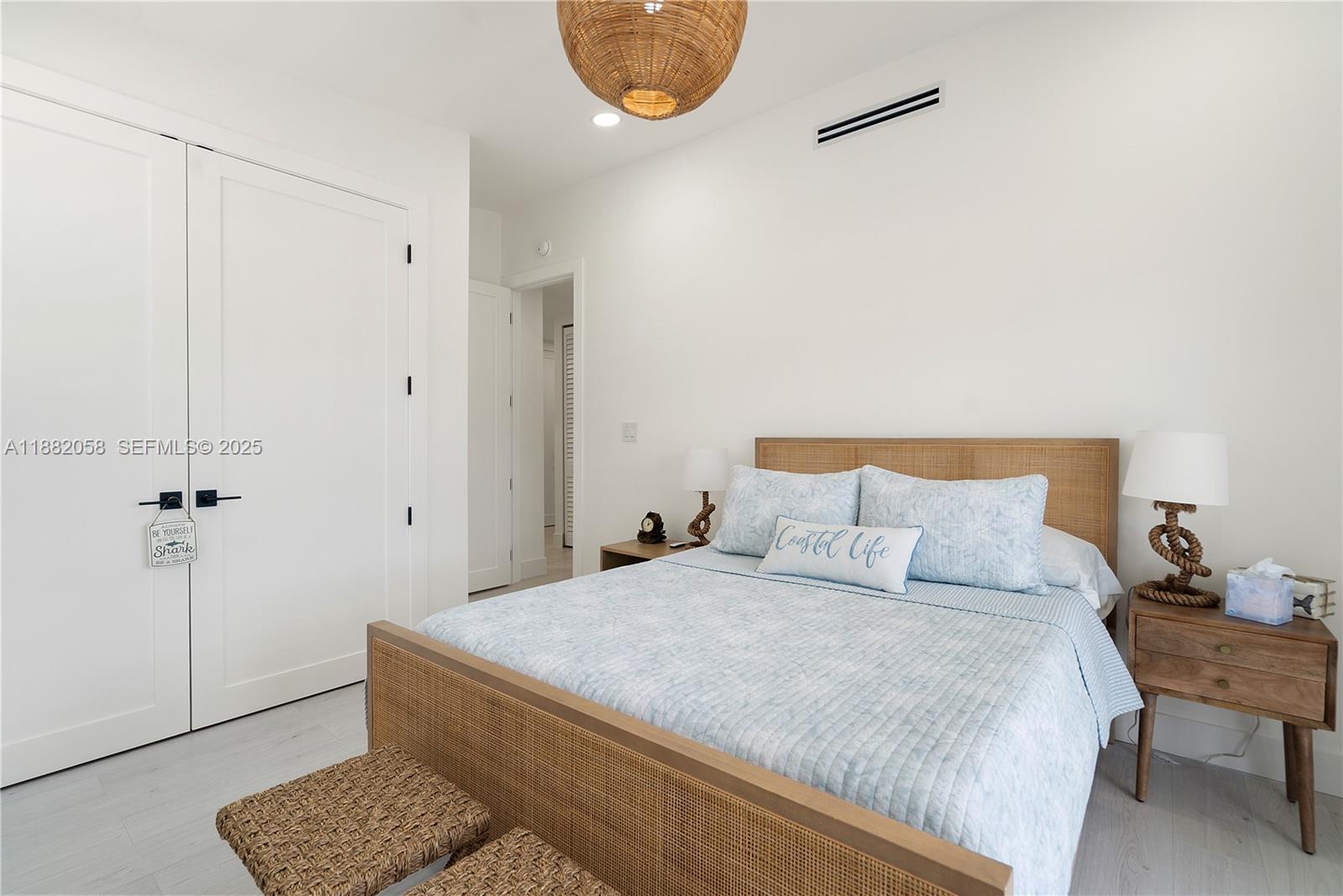 TWIN LAKES - Residential