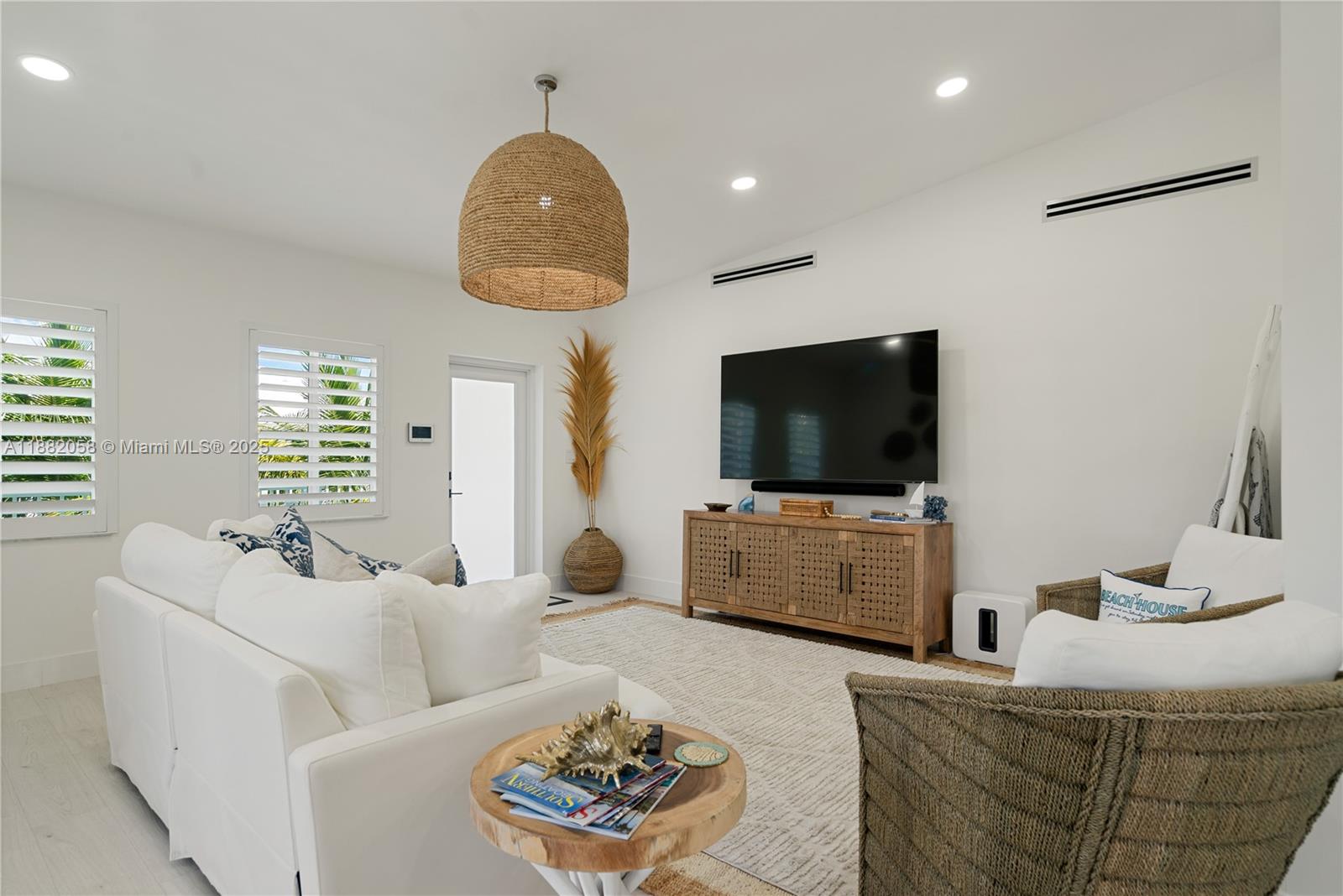 TWIN LAKES - Residential