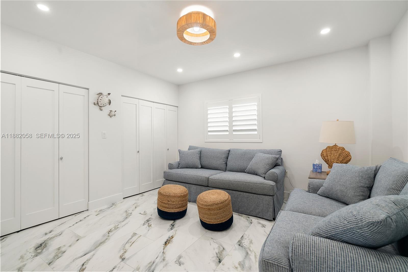 TWIN LAKES - Residential