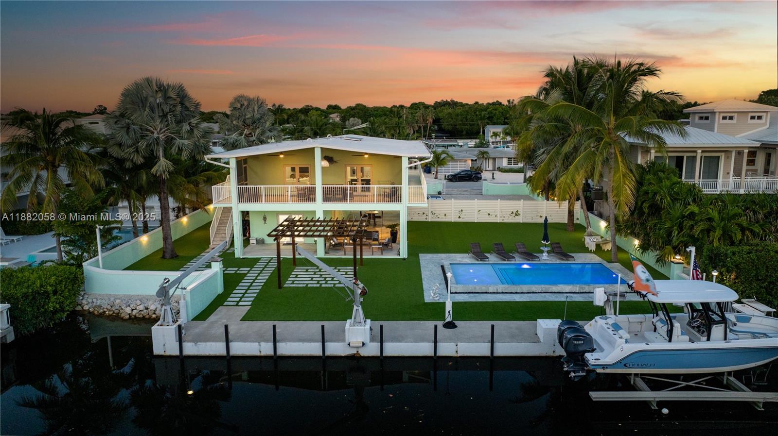 TWIN LAKES - Residential