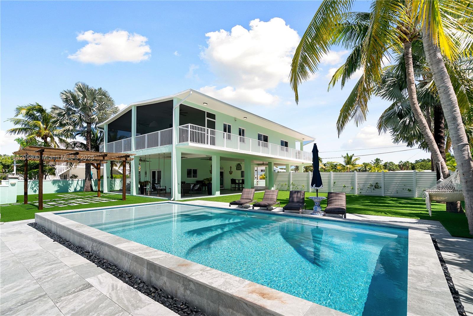 TWIN LAKES - Residential