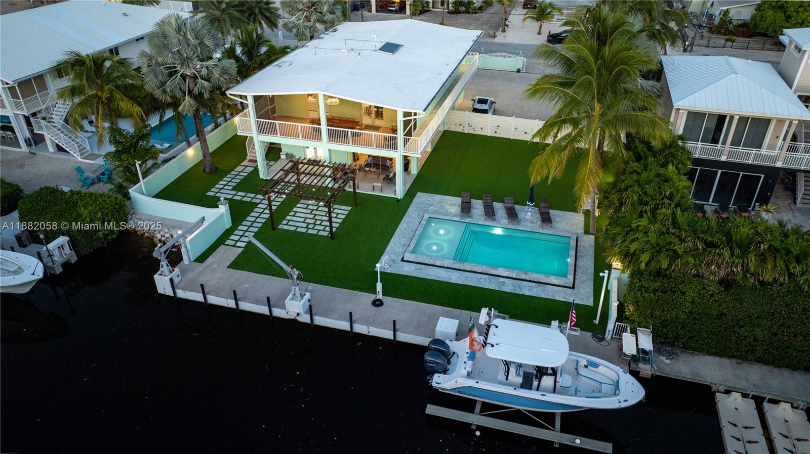 TWIN LAKES - Residential