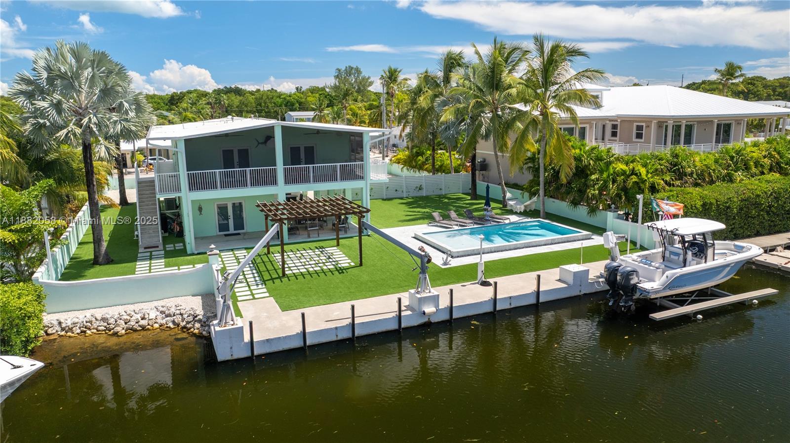 TWIN LAKES - Residential