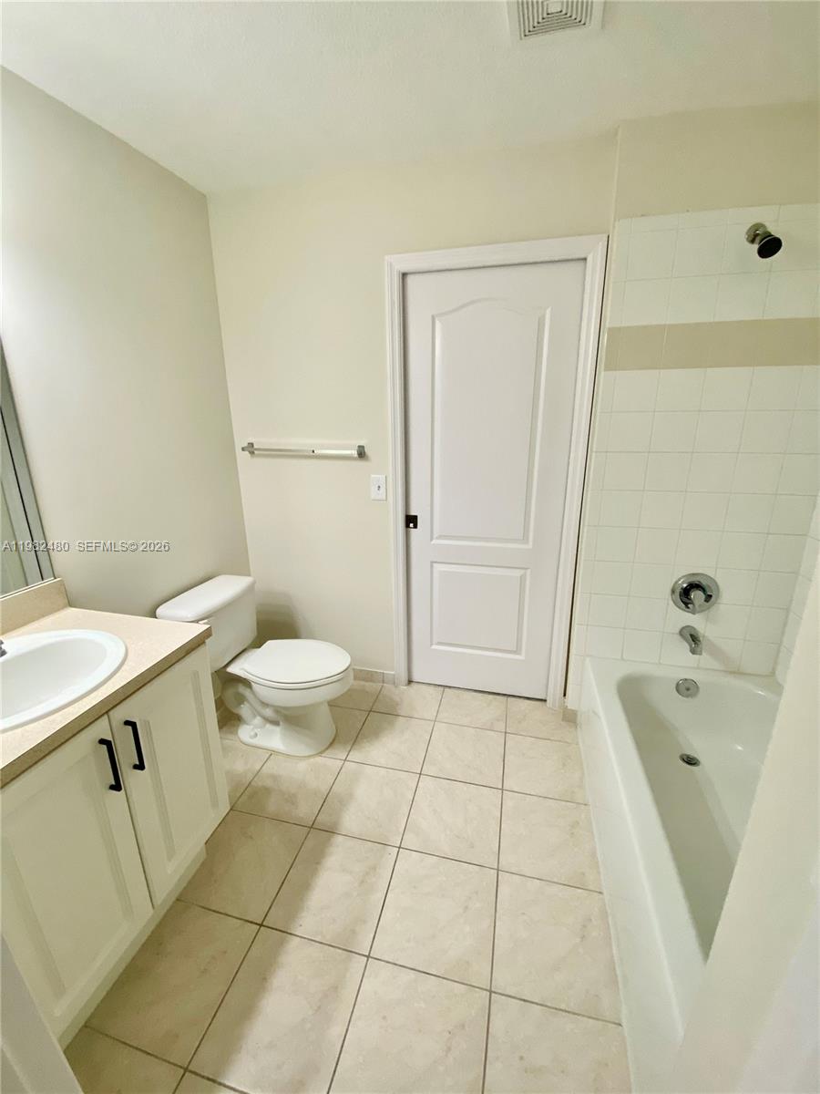 RESIDENCES AT LEGACY PLAC - Residential Lease