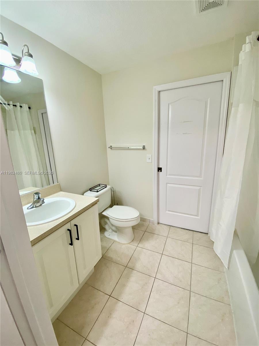 RESIDENCES AT LEGACY PLAC - Residential Lease