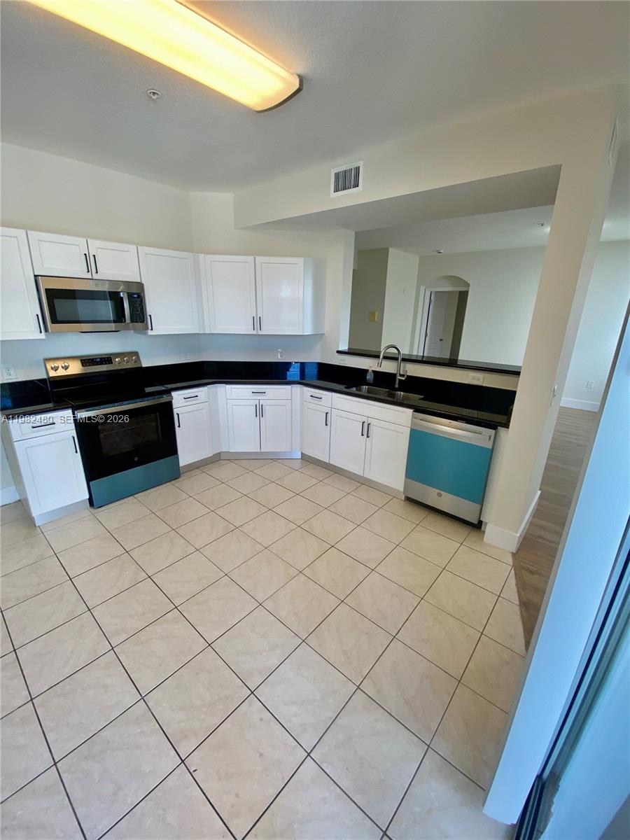 RESIDENCES AT LEGACY PLAC - Residential Lease