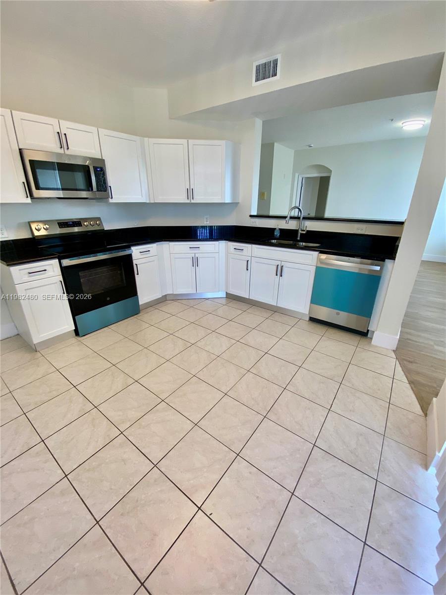 RESIDENCES AT LEGACY PLAC - Residential Lease