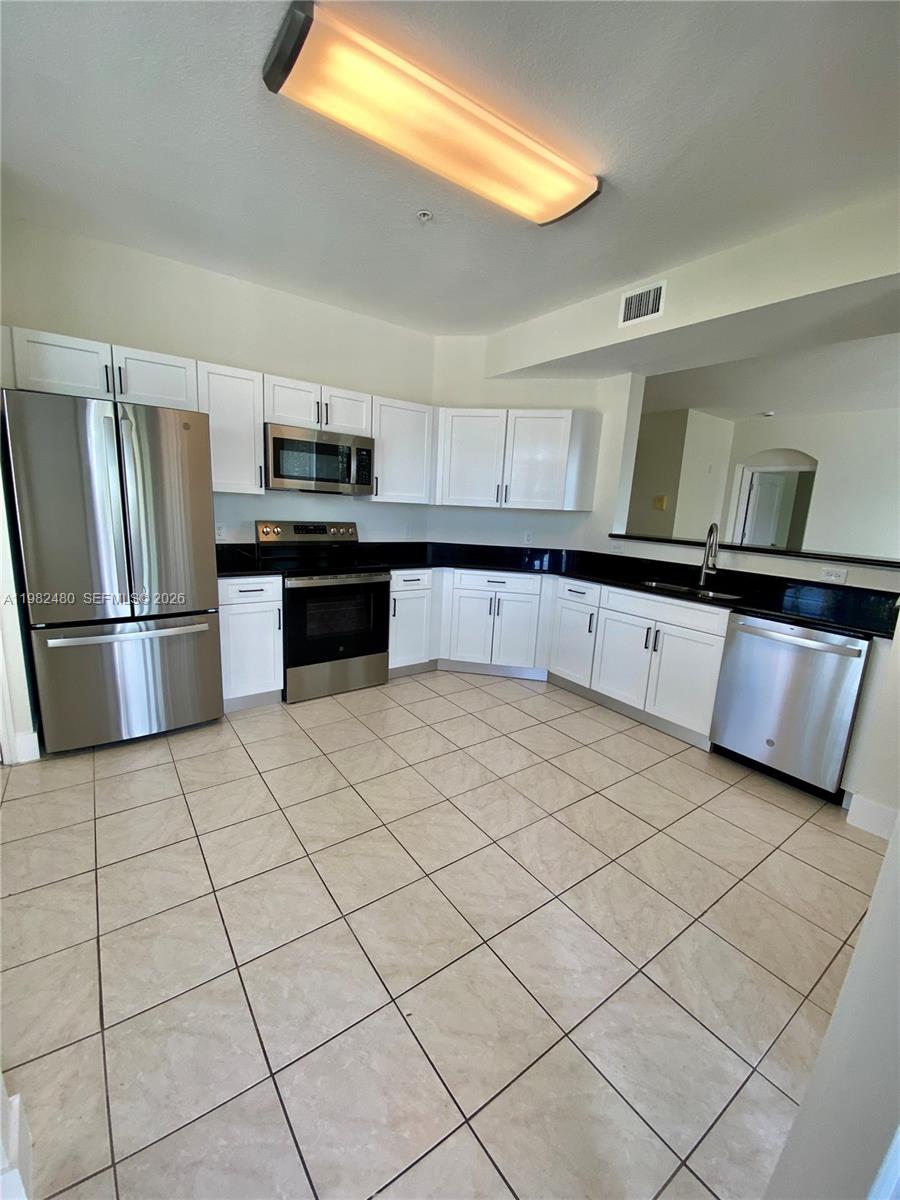RESIDENCES AT LEGACY PLAC - Residential Lease
